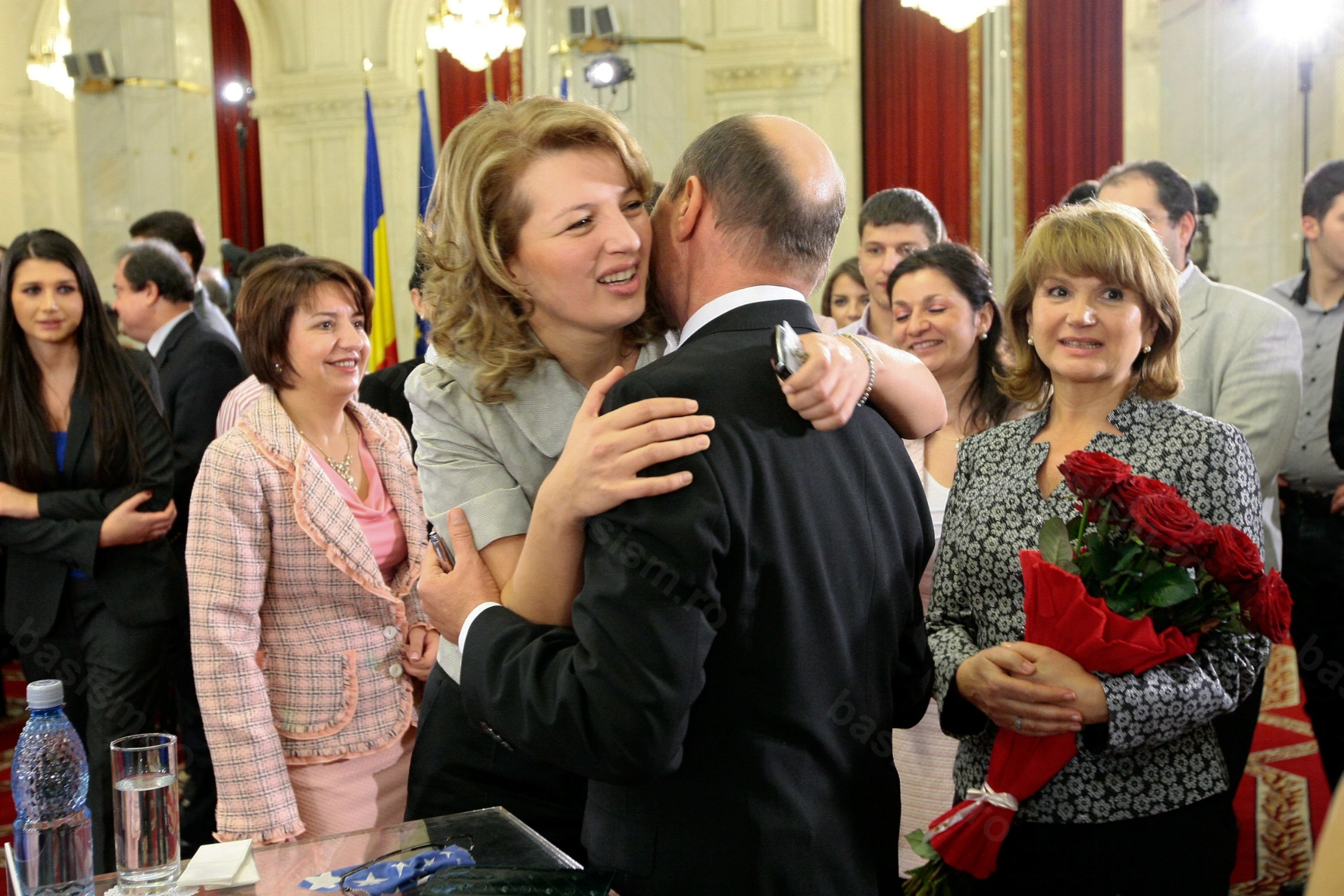 Casele Ioanei BÄƒsescu Basism